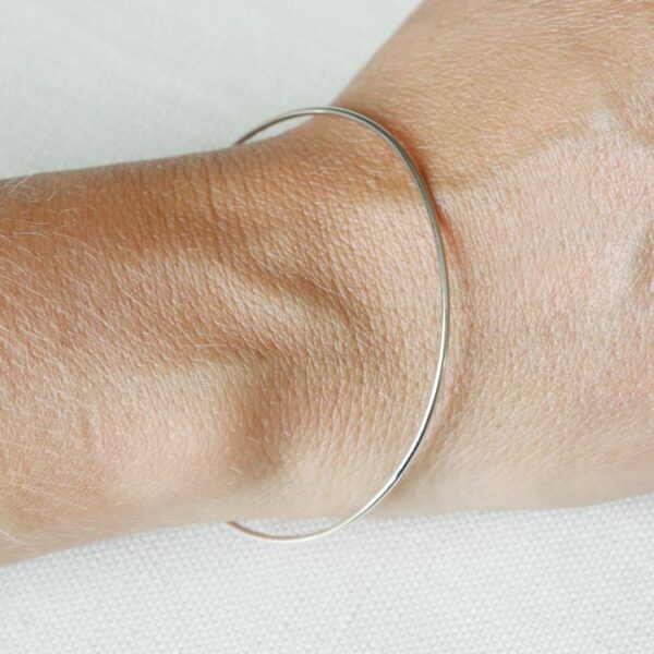 9ct White Gold Stacking Bangle - Image 2