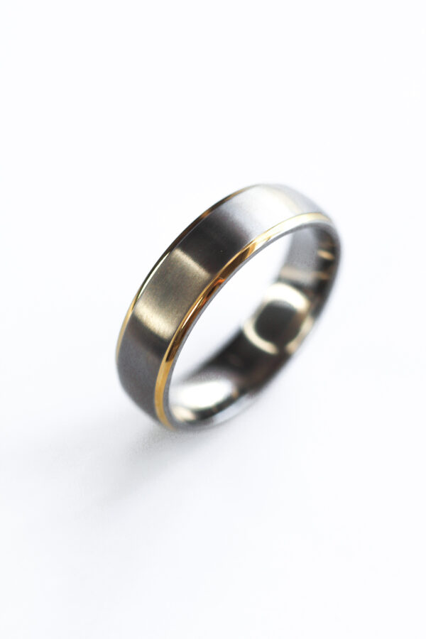 Brushed Bevel Edge Mens Titanium Ring - 7mm - Image 2