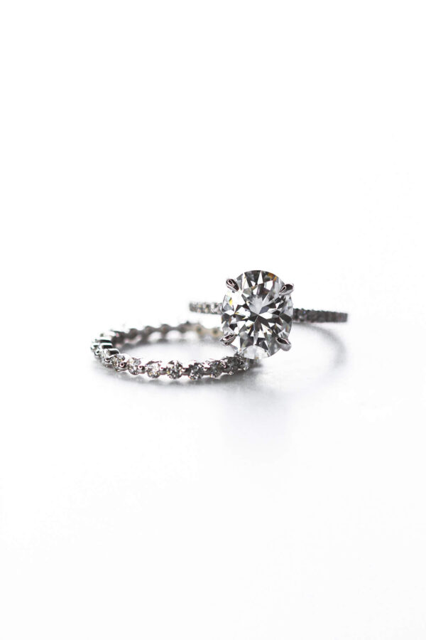 The Bella - Oval Moissanite Wedding Ring Set - Image 3
