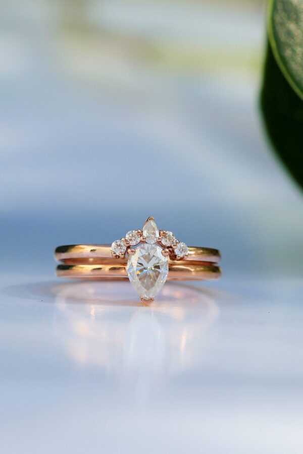 Pear Moissanite Wedding Ring Set - Image 3