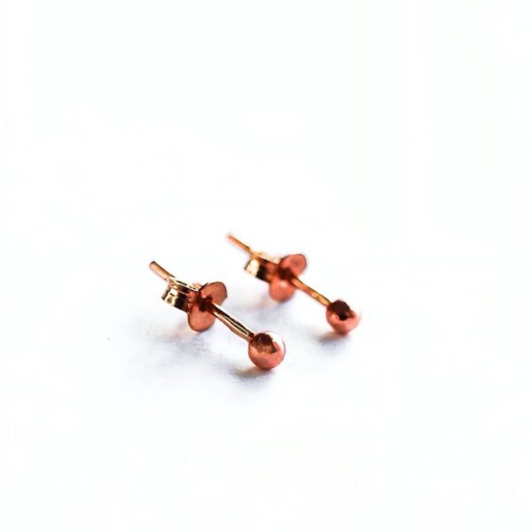 Roundย Rose Gold Stud Earrings