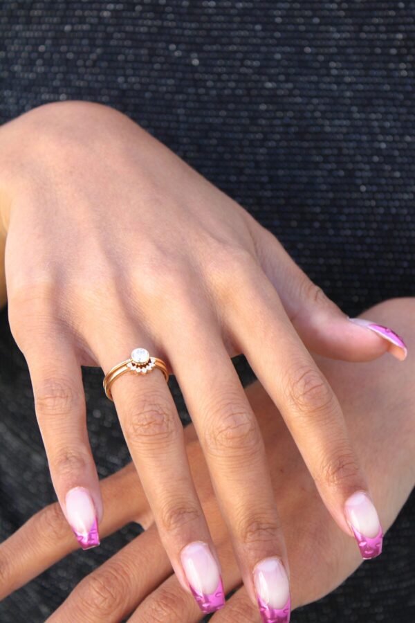Curved Bezel Moissanite Wedding Ring Set - Image 3