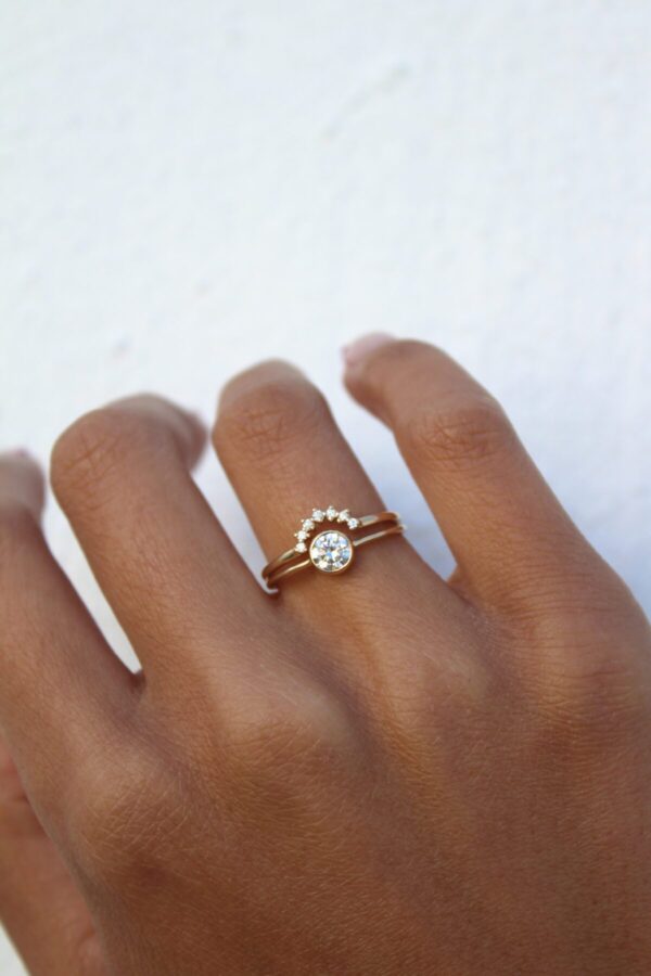 Curved Bezel Moissanite Wedding Ring Set - Image 2