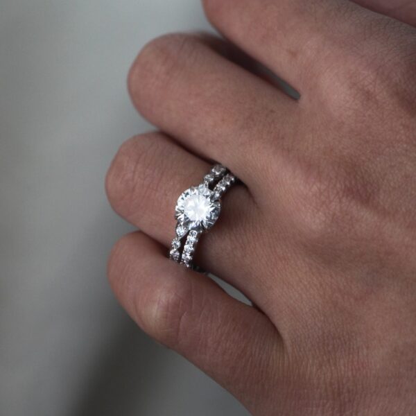 Round Cut Wedding Ring Set