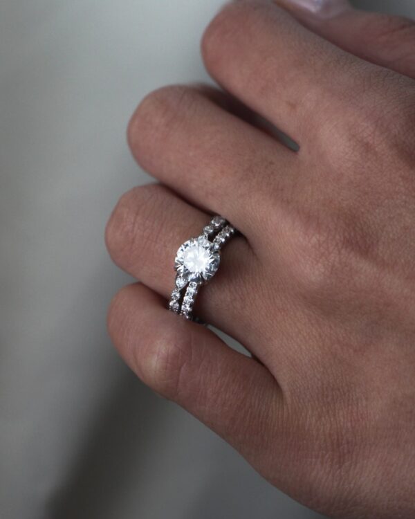 Round Cut Wedding Ring Set