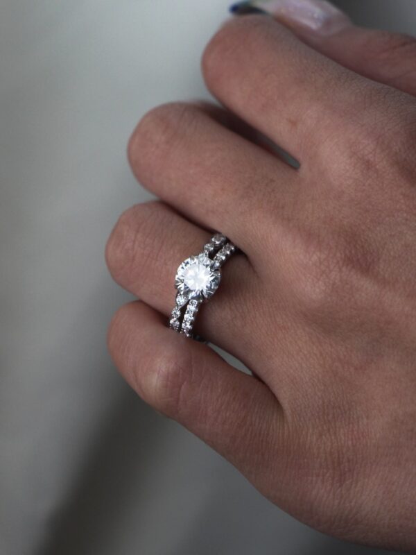 Round Cut Wedding Ring Set