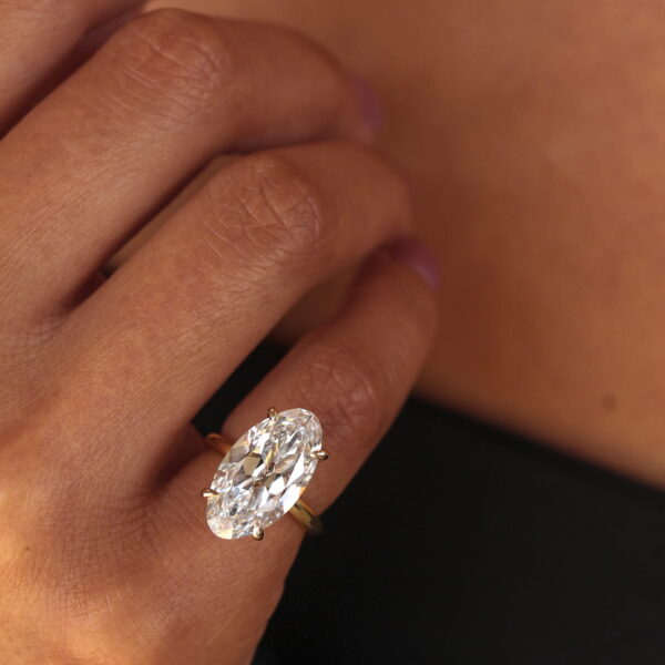Moval Lab Diamond Engagement Ring