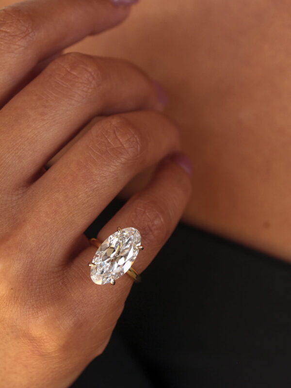 Moval Lab Diamond Engagement Ring