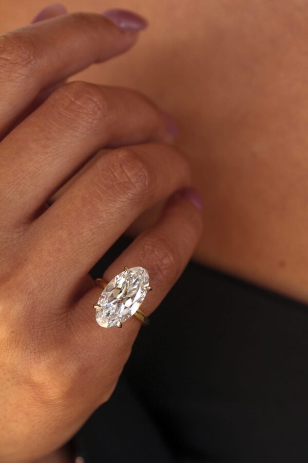 Moval Lab Diamond Engagement Ring
